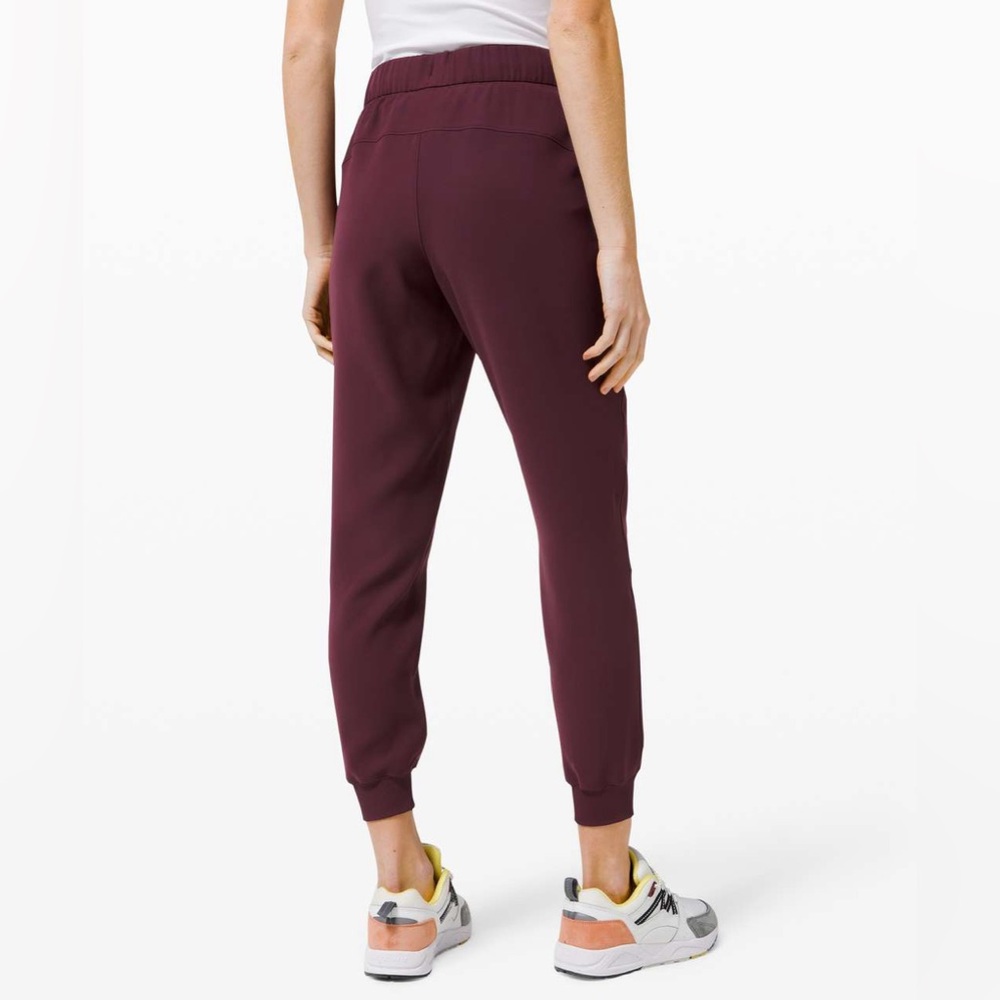 Lululemon On The Fly woven jogger | cassis maroon